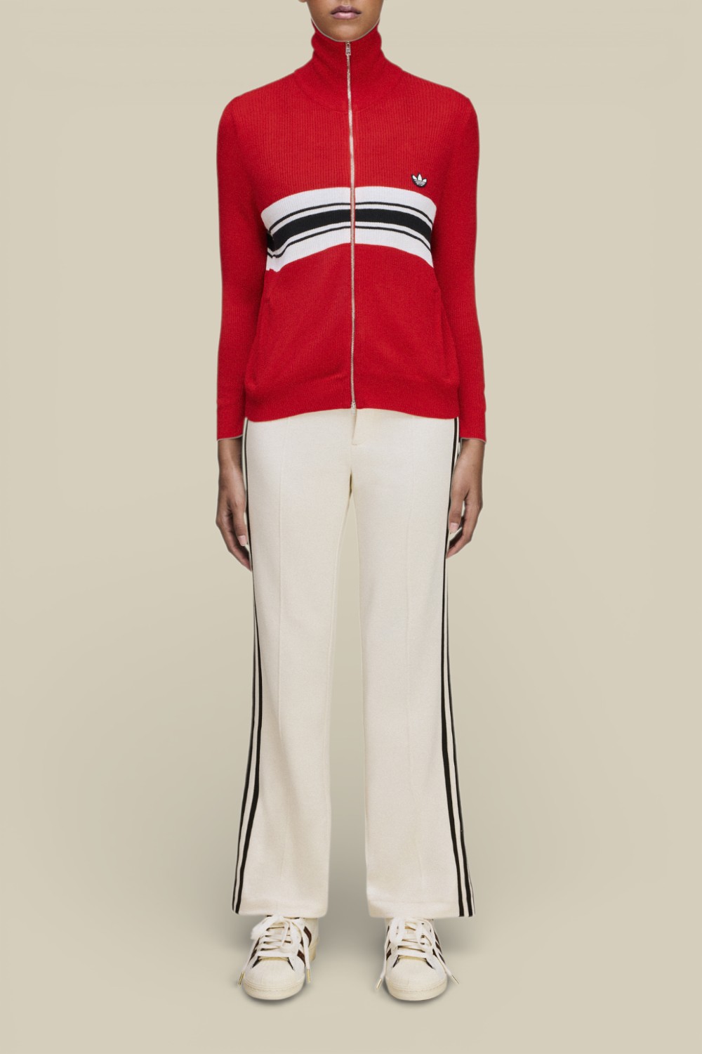 תמונת כל הלוק של מכנסי ג'וגר